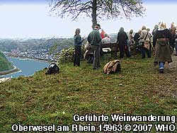 Bei der H�henwanderung �ber den Wanderweg beim Weinbergwandern am Rheinh�henweg gibt es beim Aussichtspunkt am "Steinbruch Lambrich" mit Blick auf das Rheintal bei Oberwesel am Rhein eine weitere Weinverkostung.